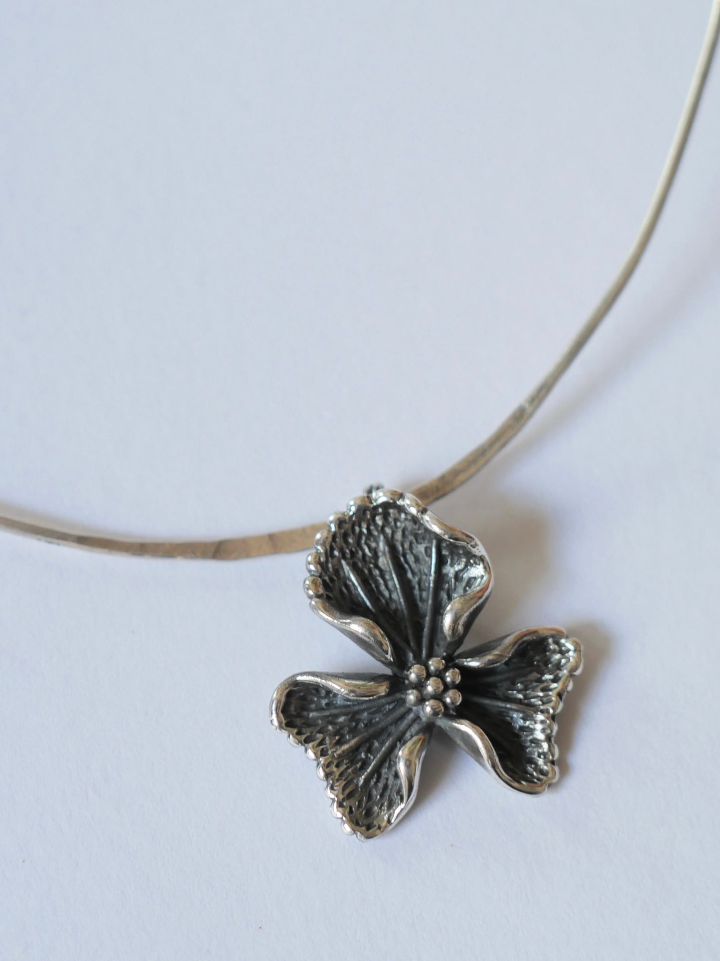 Collar lirio