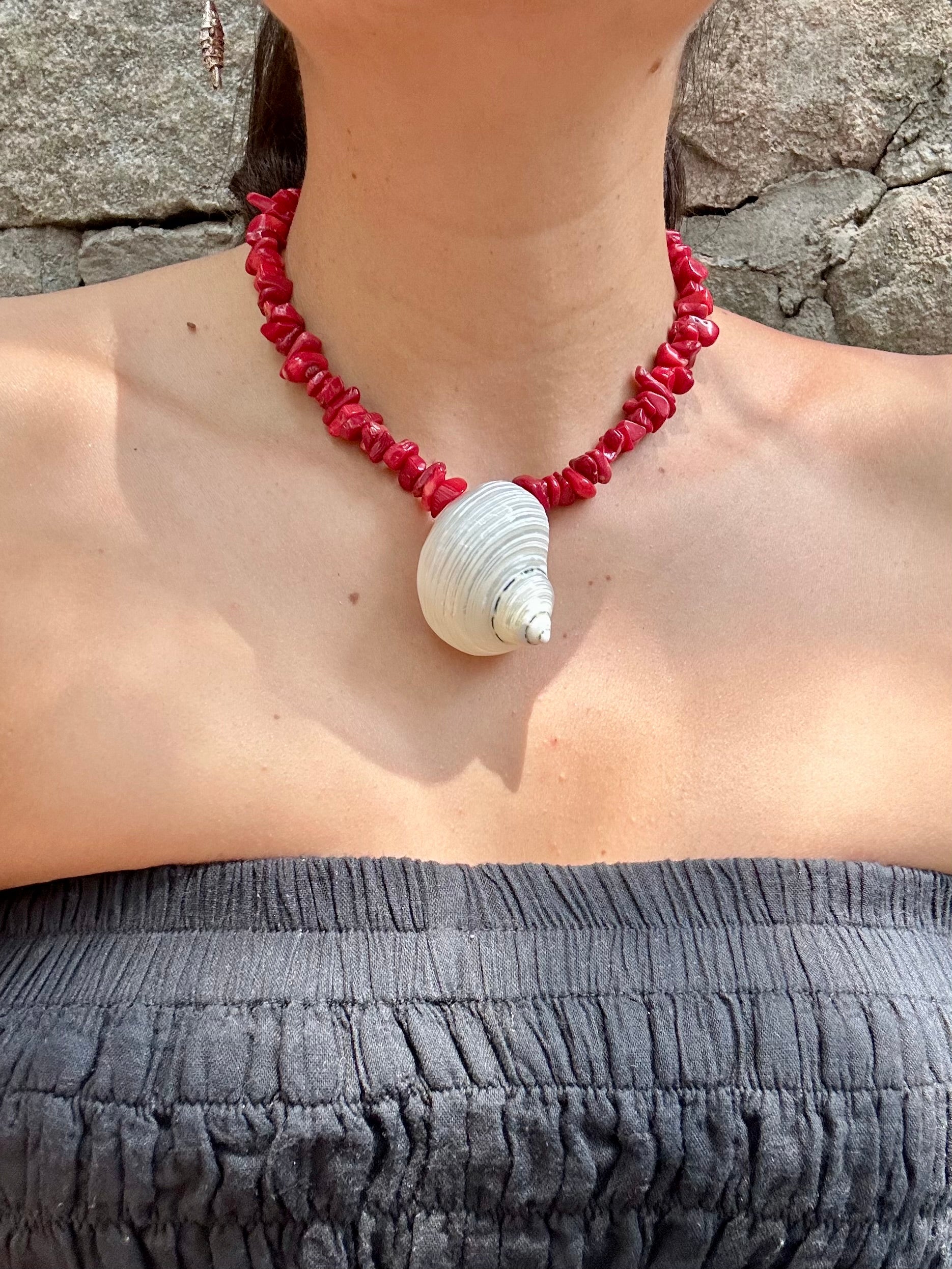 Collar coral rojo