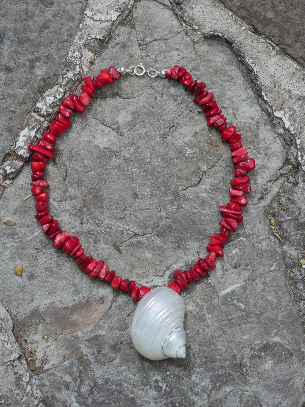 Collar coral rojo