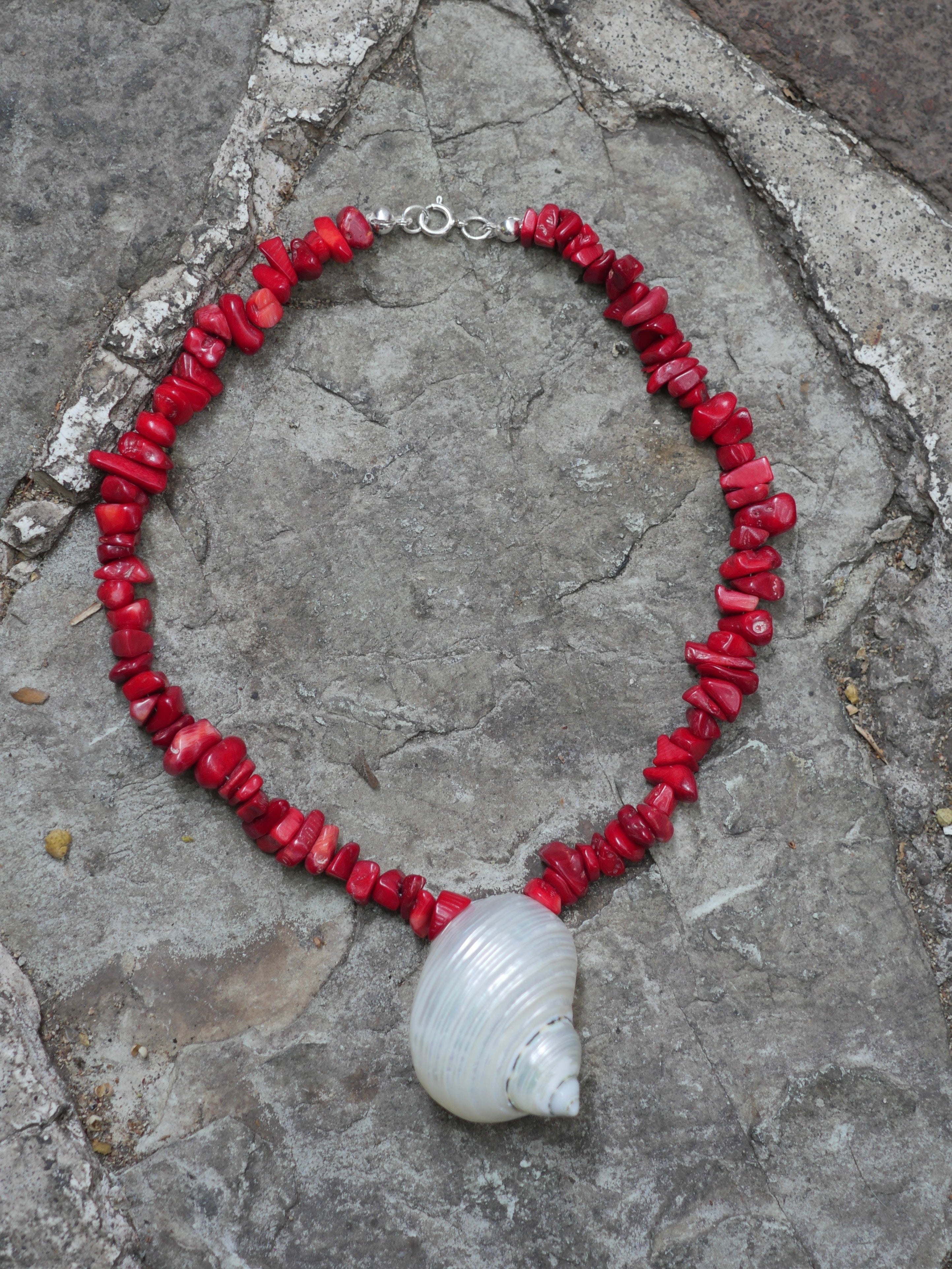 Collar coral rojo